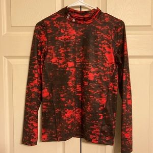 Under Armour fitted boys shirt size youth large